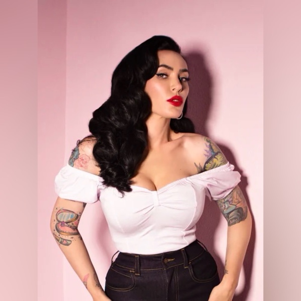VIXEN BY MICHELINE PITT - Powder Puff Top in White
